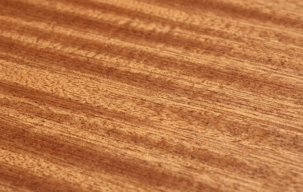 sapelli hout kruisdraad streeptekening kwartierse vlak nerf detail mahonie