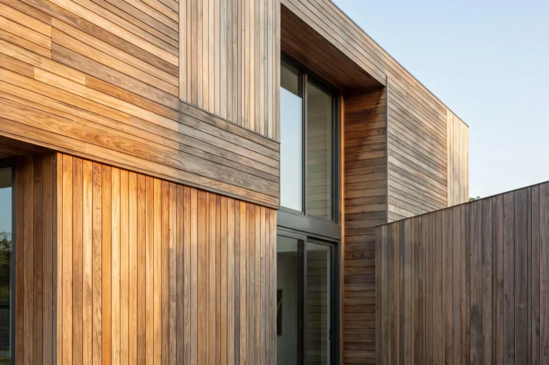 gevelbekleding hout hardhout architectuur gevel iroko lariks houtplex nederland